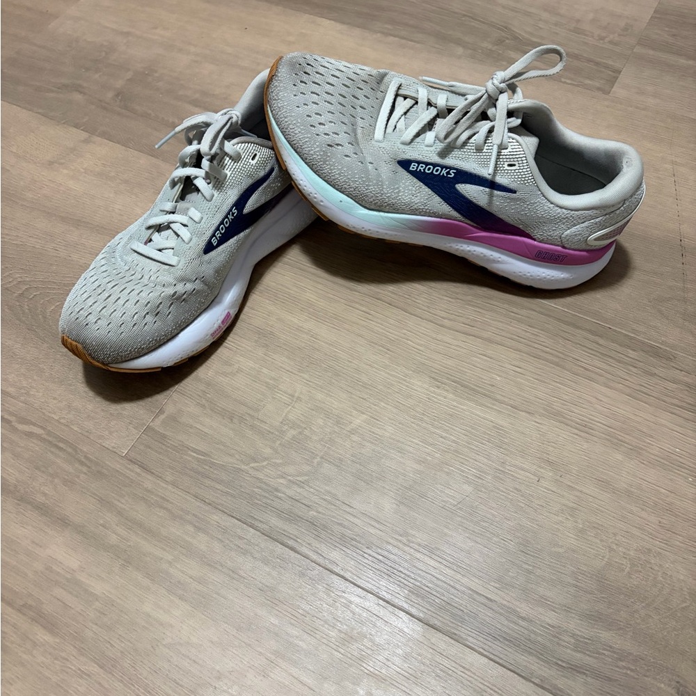 Brooks Ghost 16 Women's Gray and Pink Athletic Shoes Size women’s 8.
